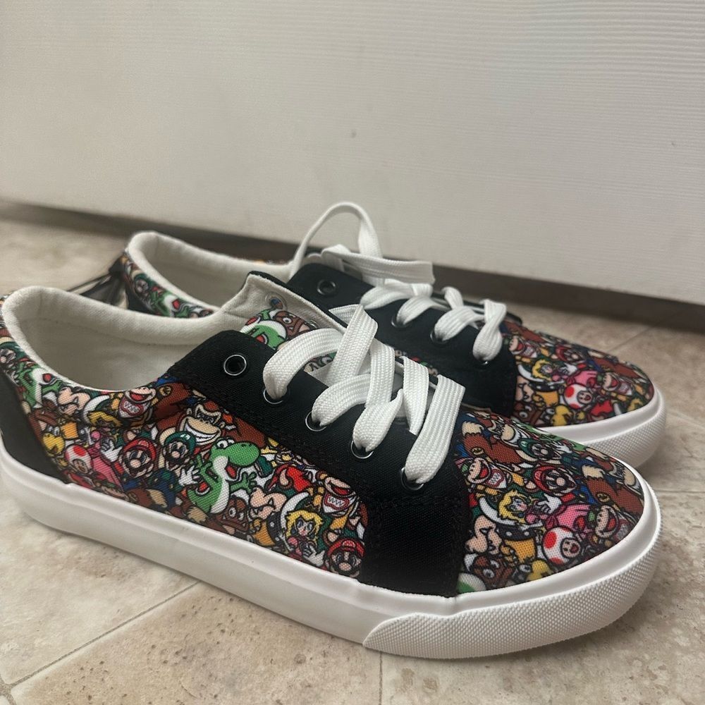 Nintendo Super Mario Bros Big Boys Lace Up Low Top Shoe Size 4